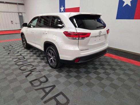Used 2019 Toyota Highlander LE image 7