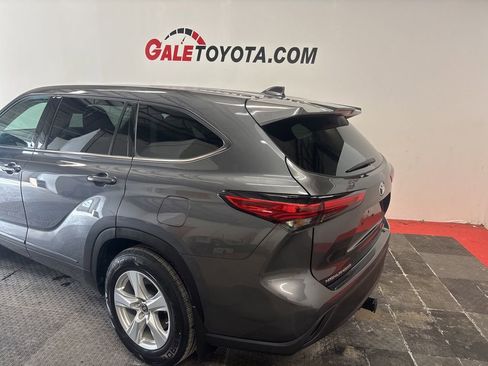 Used 2021 Toyota Highlander LE image 7