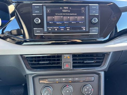 Used 2022 Volkswagen Taos S image 21