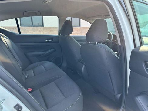 Used 2022 Nissan Altima 2.5 S FWD image 11