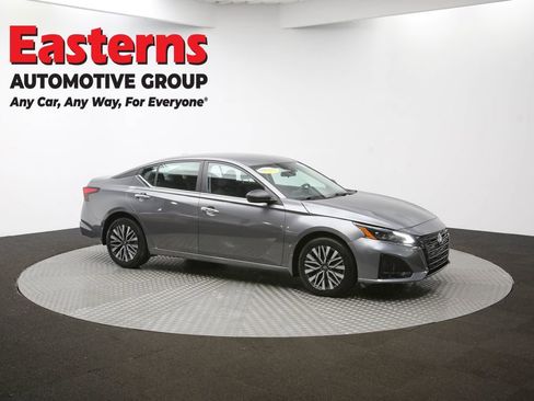 Used 2024 Nissan Altima 2.5 SV AWD/4WD image 46