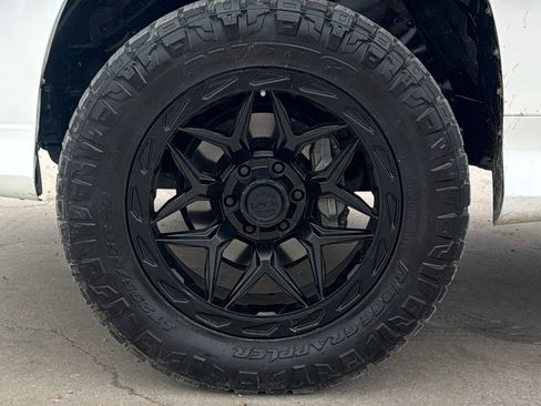 Used 2023 Lexus GX 460 Premium image 35