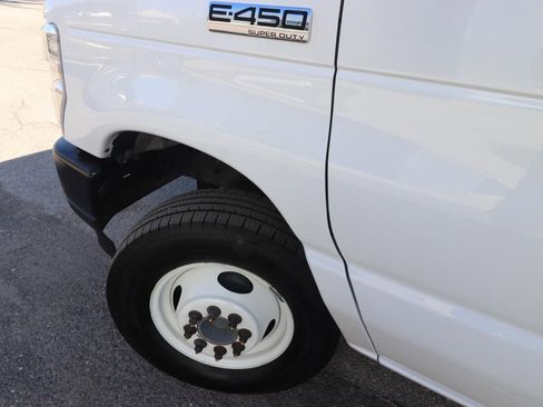 Certified 2024 Ford E-450 and Econoline 450 Super Duty w/ Power Windows & Locks Group RWD image 6