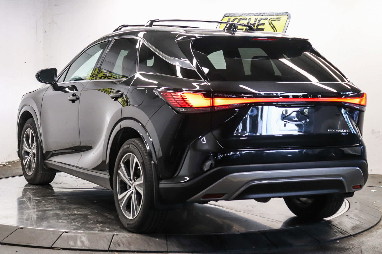 Used 2024 Lexus RX 350h w/ Convenience Package AWD/4WD image 4