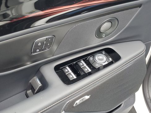 New 2026 Lincoln Nautilus Reserve image 9