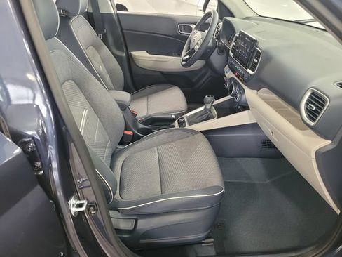 Used 2025 Hyundai Venue Limited FWD image 19