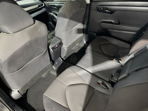 Used 2020 Toyota Highlander L FWD image 21