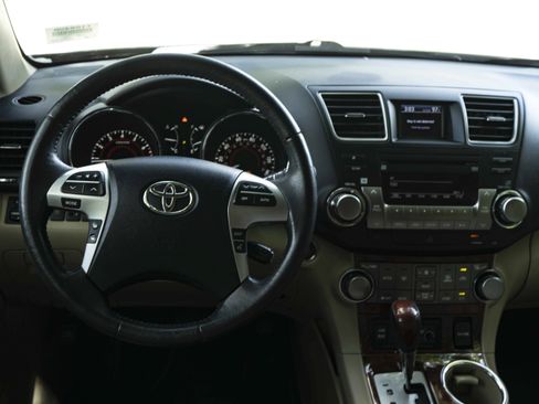 Used 2012 Toyota Highlander Limited FWD image 19