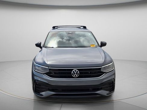 Used 2023 Volkswagen Tiguan SE R-Line FWD image 3