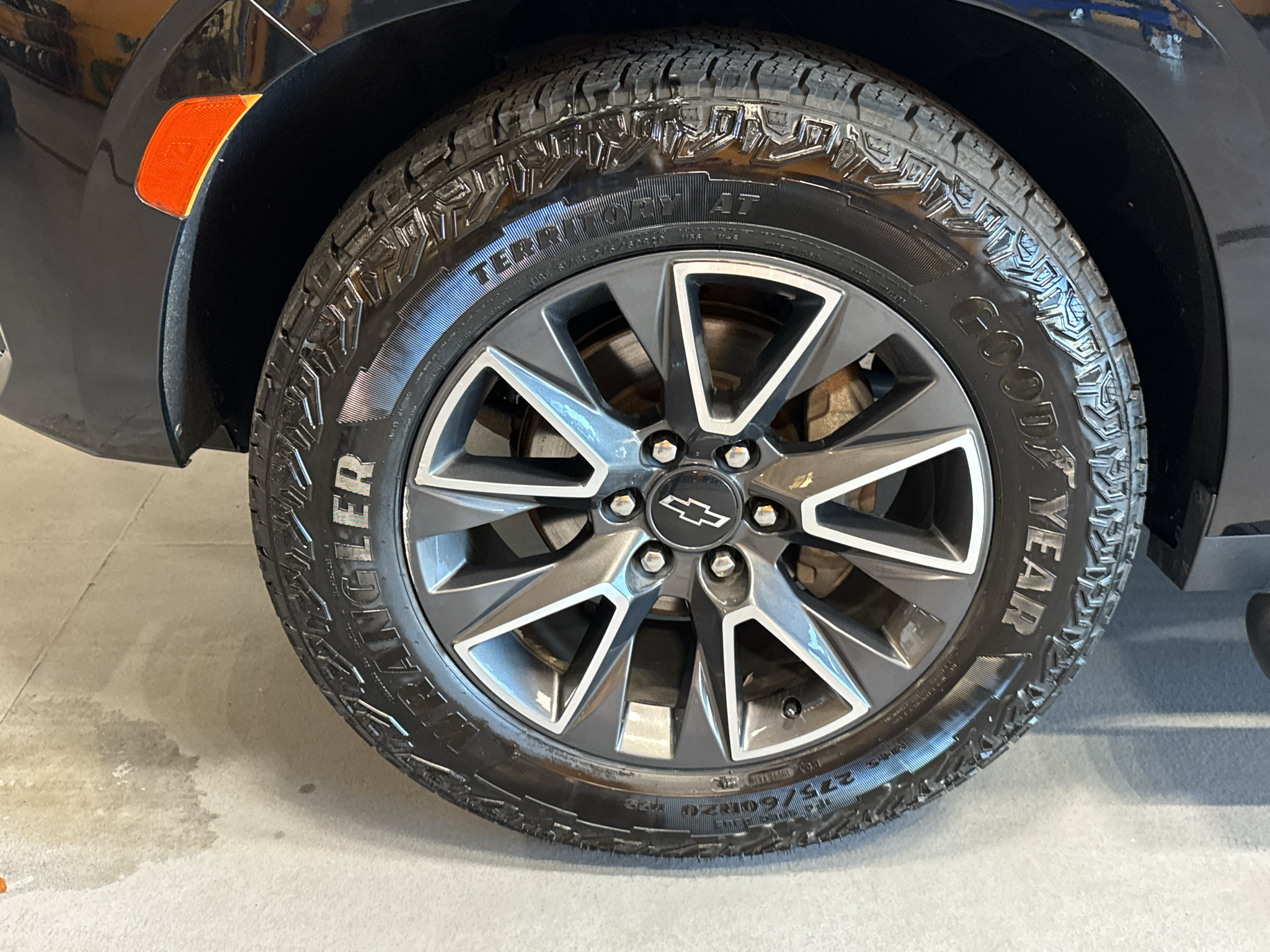 Used 2021 Chevrolet Tahoe Z71 w/ Z71 Off-Road Package AWD/4WD image 9