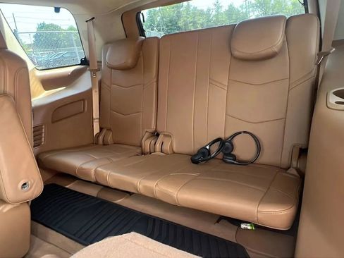 Used 2016 Cadillac Escalade Platinum image 29