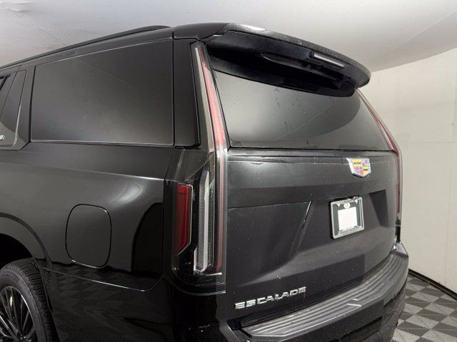 Used 2024 Cadillac Escalade ESV V AWD/4WD image 13