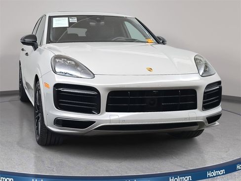 Used 2023 Porsche Cayenne GTS image 3