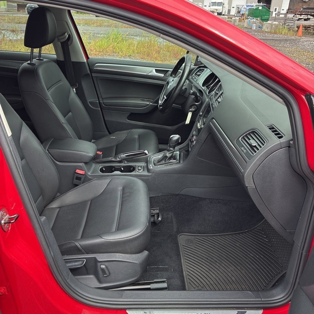 Used 2017 Volkswagen Golf Alltrack SE AWD/4WD image 6