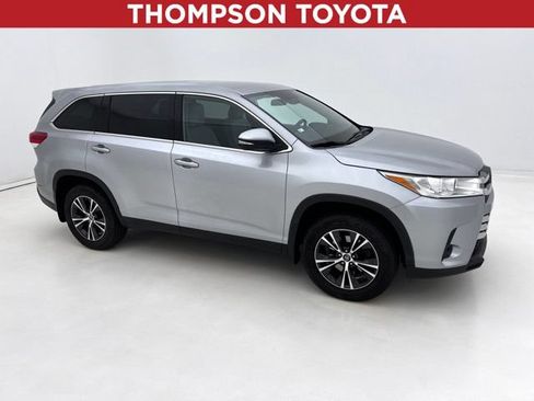 Used 2019 Toyota Highlander LE AWD/4WD image 1
