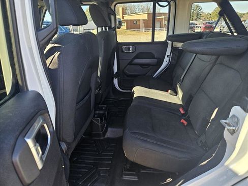 Used 2019 Jeep Wrangler Unlimited Sahara image 11