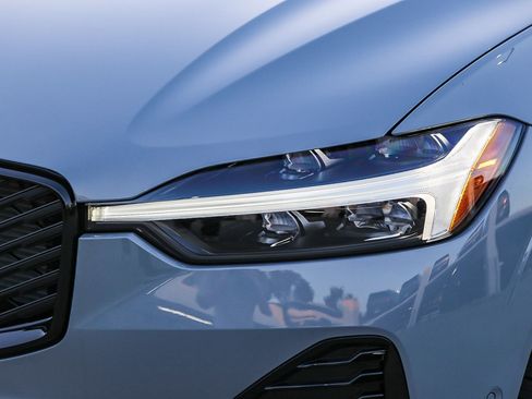 New 2026 Volvo XC60 B5 Ultra image 4