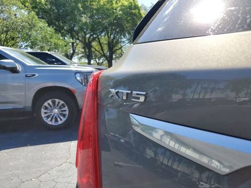 Used 2018 Cadillac XT5 Luxury w/ Driver Awareness Package image 7