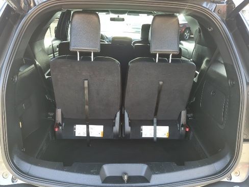 Used 2018 Ford Explorer XLT w/ Equipment Group 202A image 24