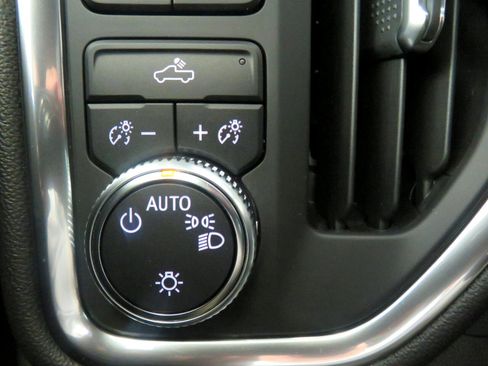 Used 2020 GMC Sierra 1500 SLE image 39