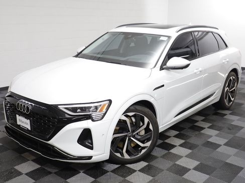 Used 2024 Audi Q8 e-tron Prestige w/ Prestige Package image 2