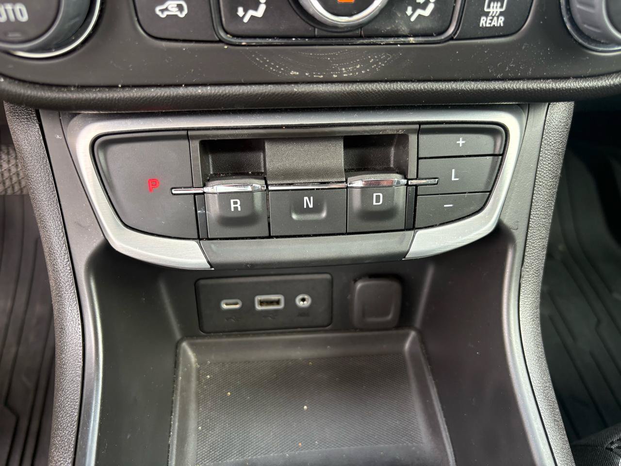 Used 2024 GMC Terrain SLE w/ Driver Convenience Package FWD image 26