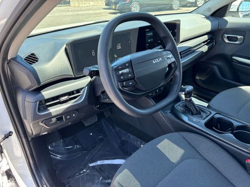 Used 2025 Kia K4 FWD image 33