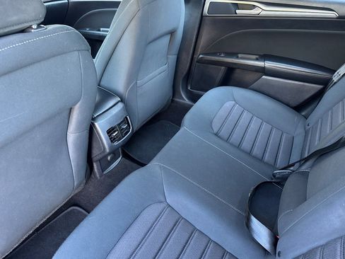 Used 2020 Ford Fusion SE FWD image 15
