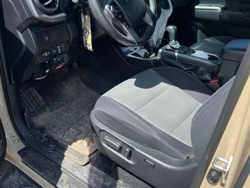 Used 2020 Toyota Tacoma TRD Off-Road AWD/4WD image 8