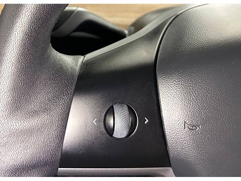 Used 2021 Tesla Model Y Long Range AWD/4WD image 25