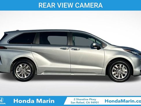 Used 2022 Toyota Sienna XLE image 4