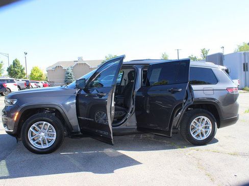 Used 2022 Jeep Grand Cherokee L Laredo w/ Luxury Tech Group I AWD/4WD image 9