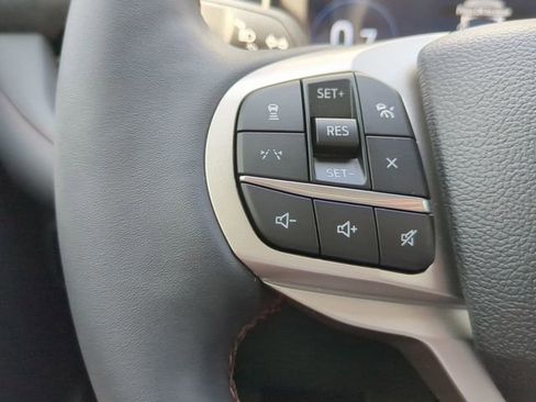 New 2025 Ford Explorer Active w/ Active Comfort Package image 33