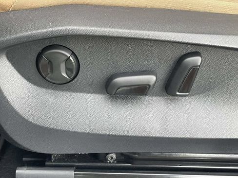 Used 2023 Volkswagen Tiguan SE R-Line FWD image 19
