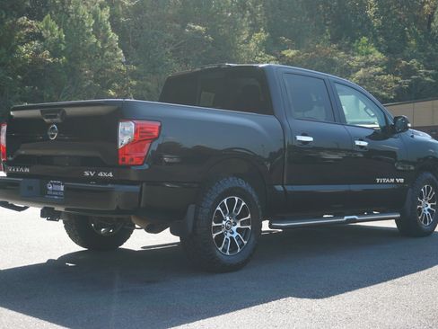 Used 2020 Nissan Titan SV w/ SV Convenience Package image 9