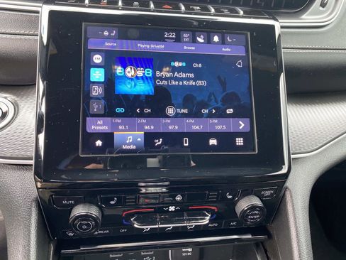 Certified 2024 Jeep Grand Cherokee Altitude image 11