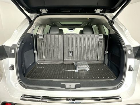 New 2026 Toyota Highlander Platinum image 28