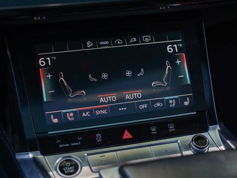 Used 2022 Audi e-tron Premium Plus AWD/4WD image 23