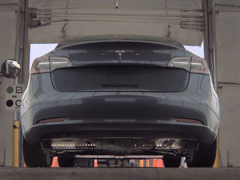 Used 2020 Tesla Model 3 Standard Range RWD image 10
