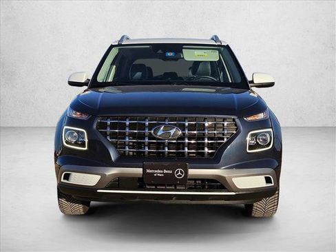 Used 2020 Hyundai Venue image 2