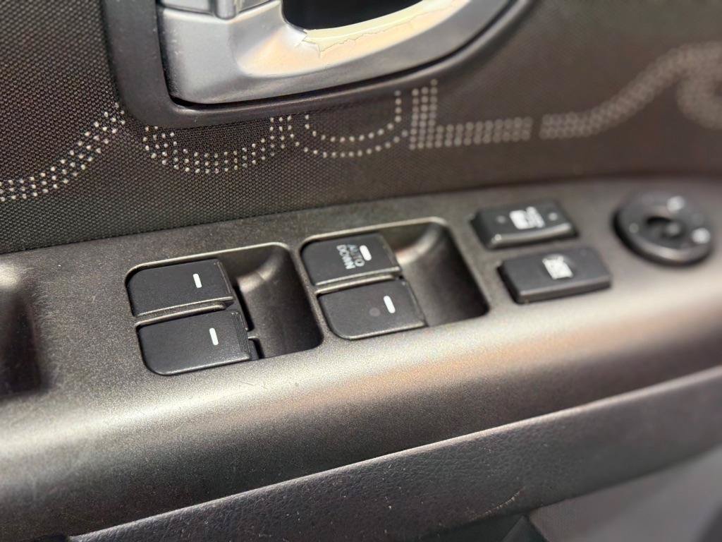 Used 2013 Kia Soul + FWD image 26