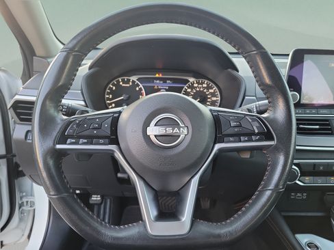 Used 2024 Nissan Altima 2.5 SR FWD image 16