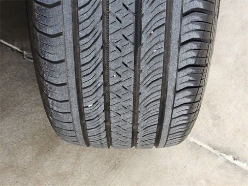 Certified 2024 Chevrolet Trax RS w/ Sunroof Package image 11