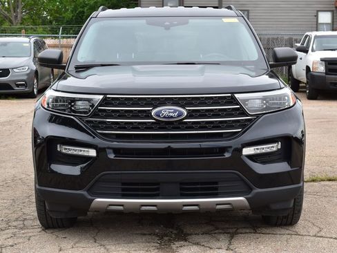 Used 2023 Ford Explorer XLT w/ Equipment Group 202A AWD/4WD image 2