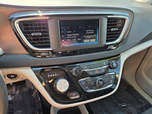Used 2024 Chrysler Voyager LX FWD image 25