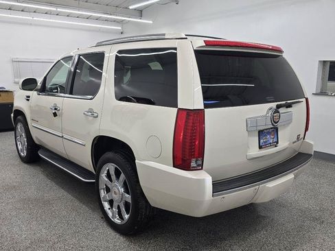 Used 2013 Cadillac Escalade Luxury RWD image 4