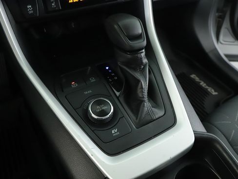 Used 2020 Toyota RAV4 XLE w/ XLE Grade Weather Package AWD/4WD image 14