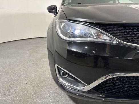 Used 2020 Chrysler Pacifica Touring-L image 27