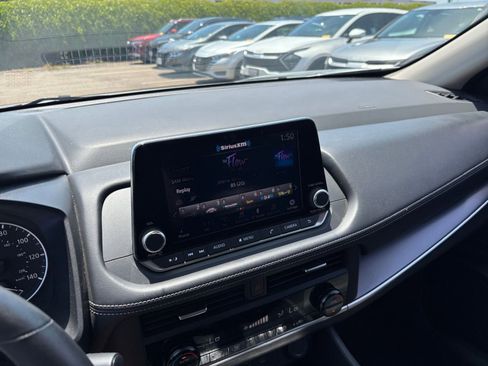 Used 2025 Nissan Rogue SV FWD image 20