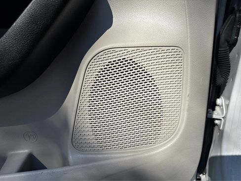Used 2020 Chrysler Pacifica Touring-L FWD image 27